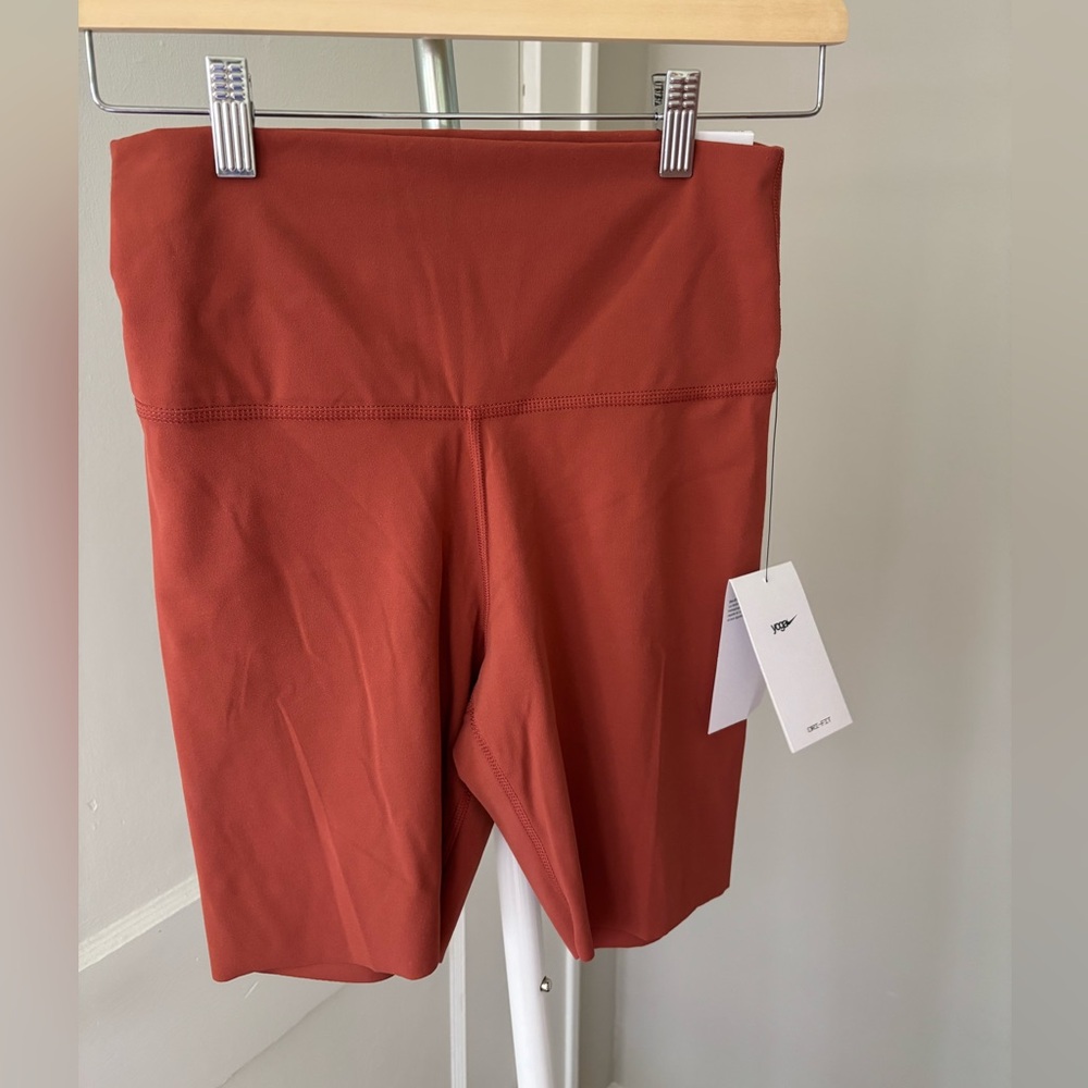 Nike Yoga Luxe High Rise 7” Inseam Biker Shorts Sz Medium